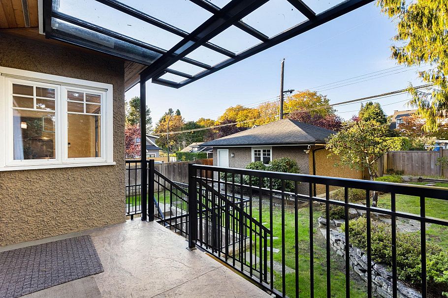 3895 W 23rd Avenue Vancouver, BC - 33