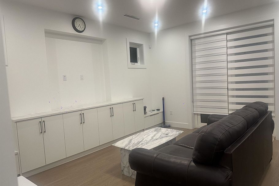 836 W 61st Avenue Vancouver, BC - 5