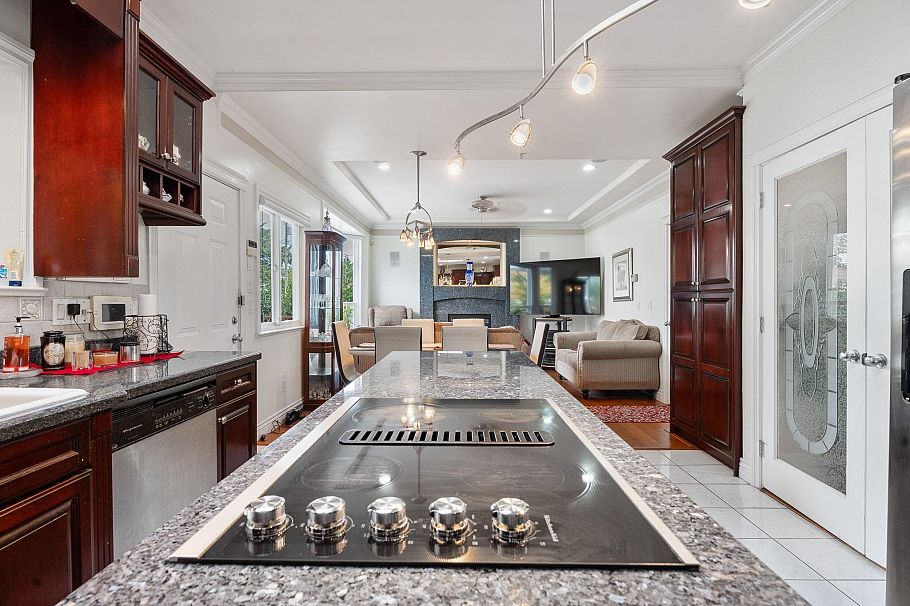 339 E 63rd Avenue Vancouver, BC - 9