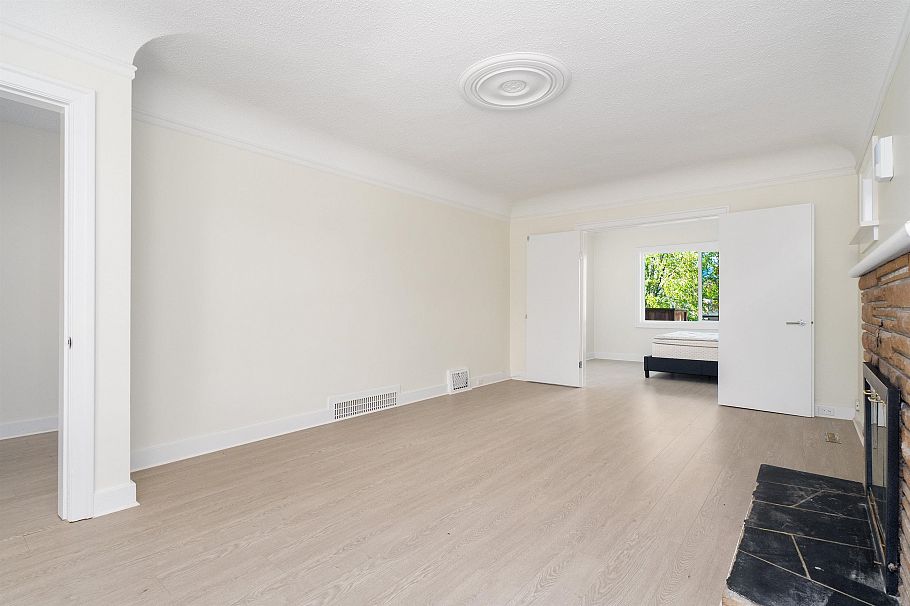 3727 W 20TH AVENUE Vancouver, BC - 4