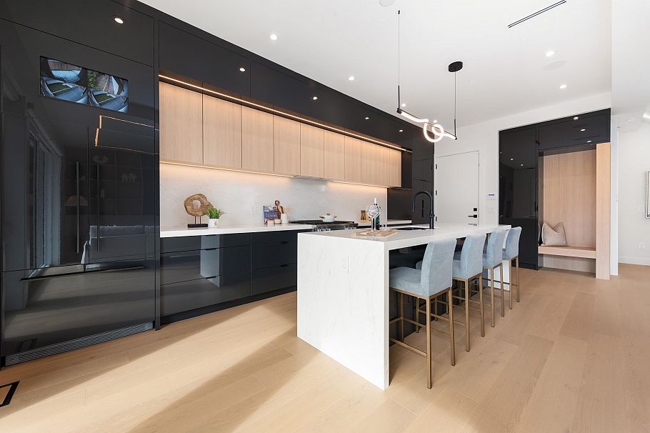 2 3232 W 38th Avenue Vancouver, BC - 9