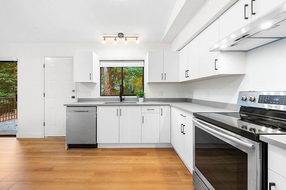 1777 Caledonia Avenue North Vancouver, BC - 2