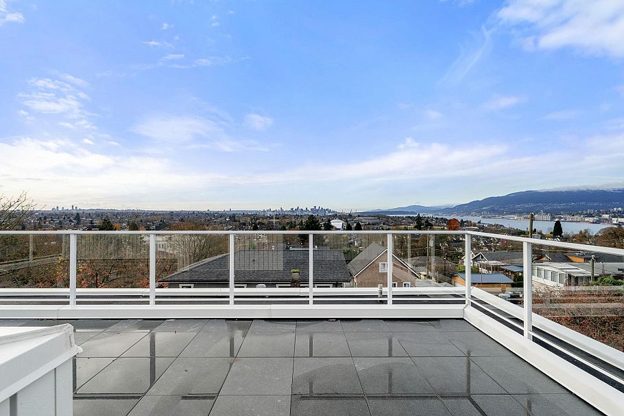 3679 Pandora Street Vancouver, BC - 32