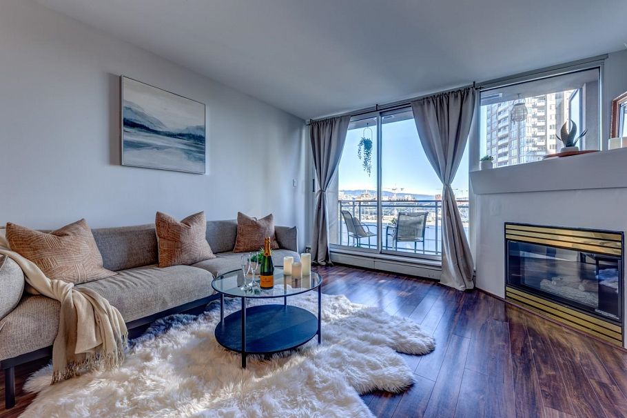 809 555 Abbott Street Vancouver, BC - 5