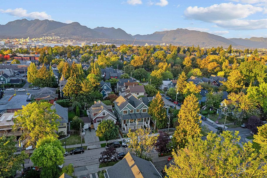 1 1765 Graveley Street Vancouver, BC - 36