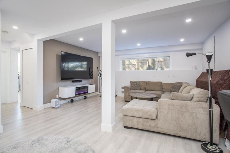 344 W 23rd Street North Vancouver, BC - 22