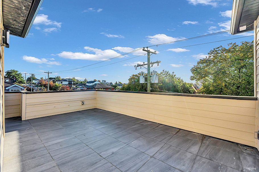 1 2705 East 3rd Avenue Vancouver, BC - 10