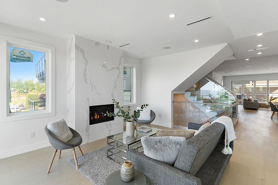 340 E Keith Road North Vancouver, BC - 3