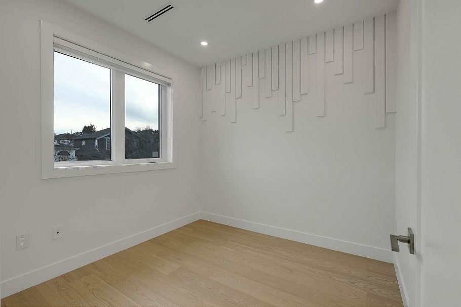 3073 E 3rd Avenue Vancouver, BC - 24