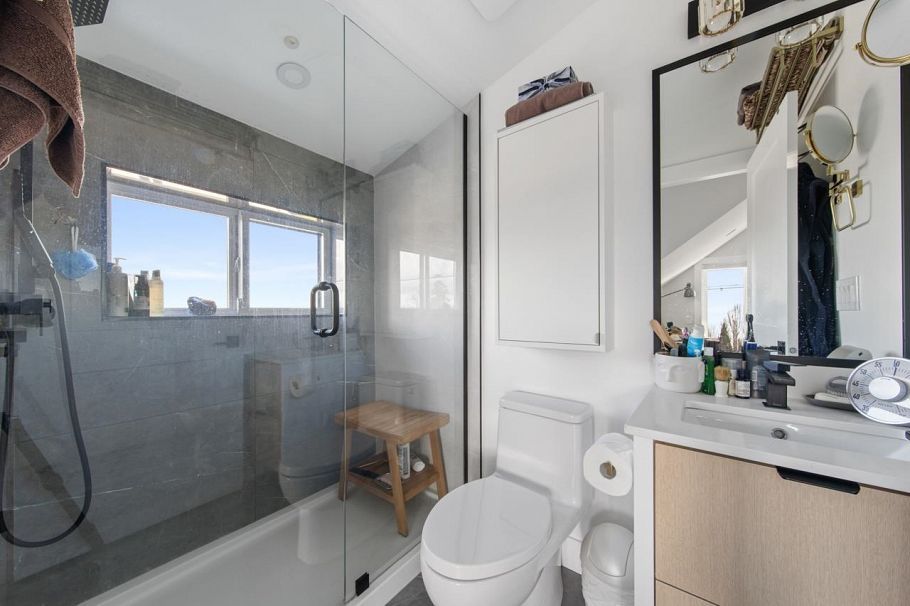 2558 Dundas Street Vancouver, BC - 23