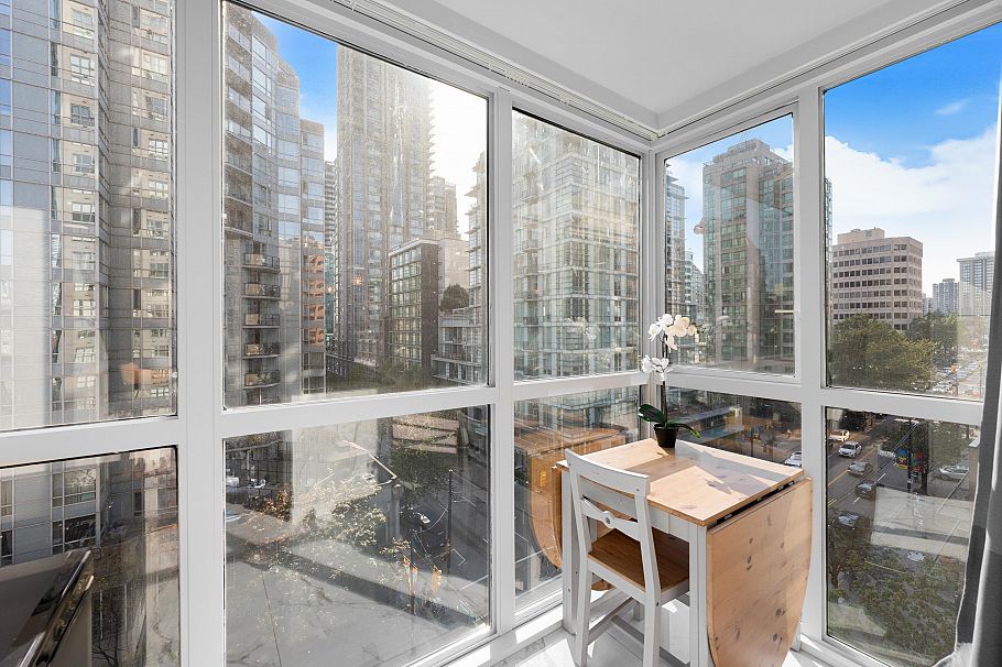 702 1188 Howe Street Vancouver, BC - 13