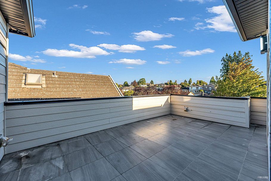 2 2705 East 3rd Avenue Vancouver, BC - 21