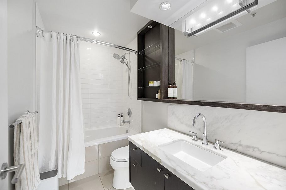 211 1961 Collingwood Street Vancouver, BC - 25