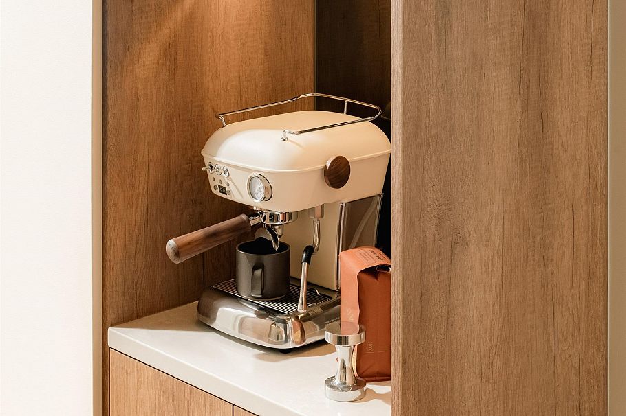 301 133 W 49th Avenue Vancouver, BC - 4