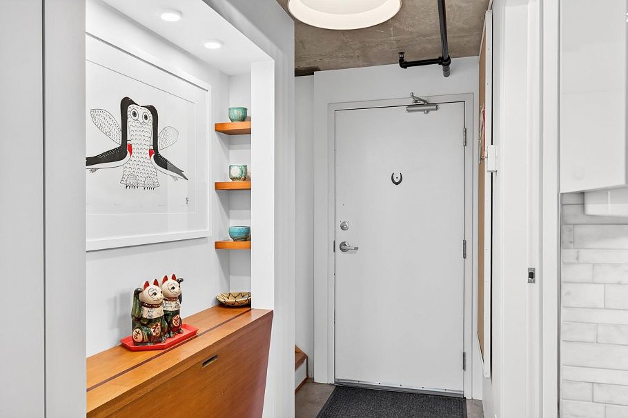 403 289 Alexander Street Vancouver, BC - 2