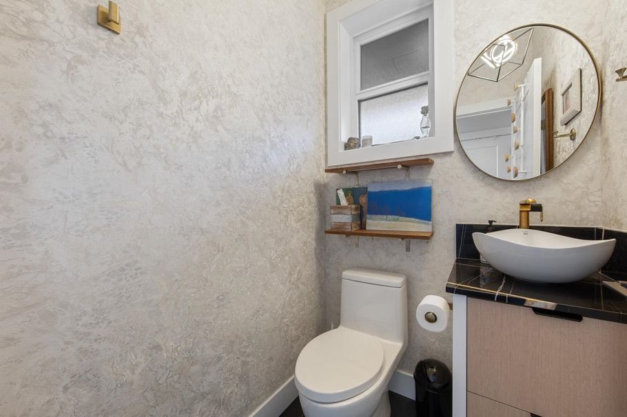 2558 Dundas Street Vancouver, BC - 12