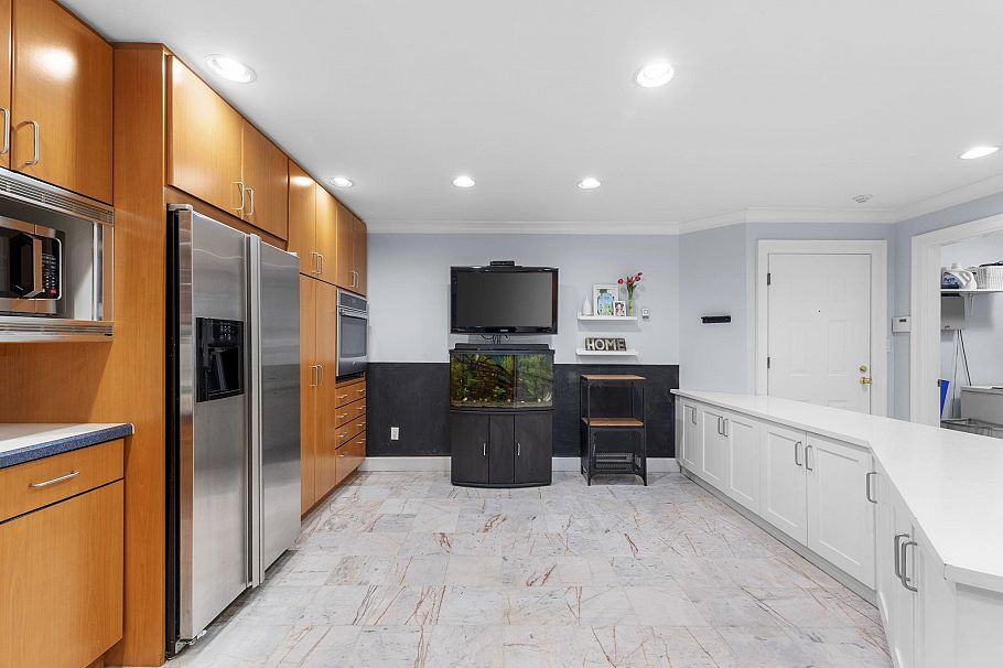 102 1500 Ostler Court North Vancouver, BC - 13