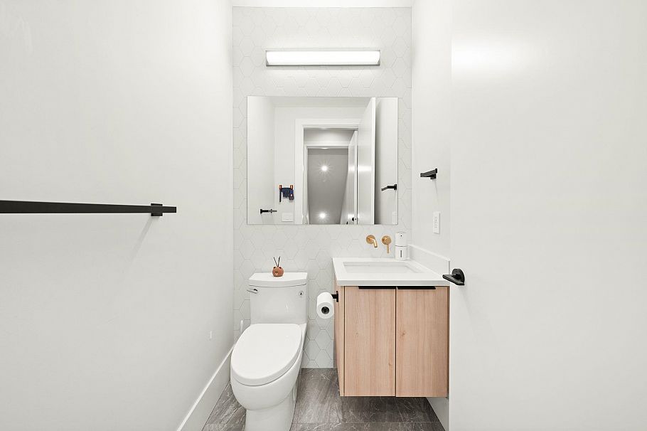 2815 W 19th Avenue Vancouver, BC - 11