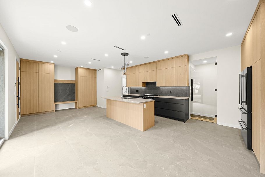 1 2091 E 20th Avenue Vancouver, BC - 11