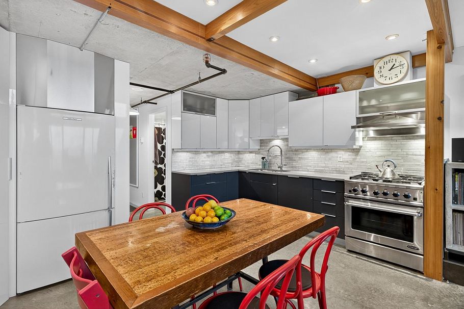 403 289 Alexander Street Vancouver, BC - 5