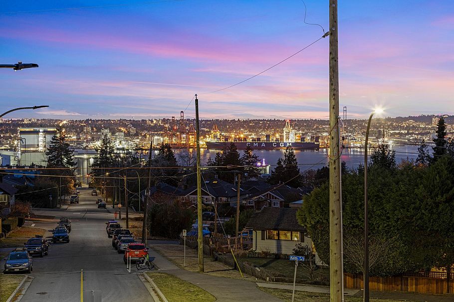 340 E Keith Road North Vancouver, BC - 26