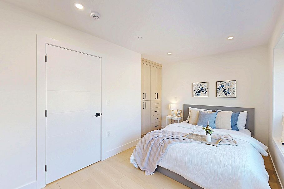 2 3425 Archimedes Street Vancouver, BC - 25