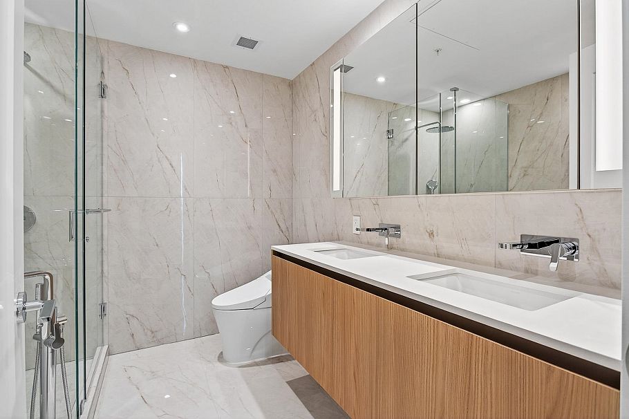 1406 135 E 13th Street North Vancouver, BC - 31