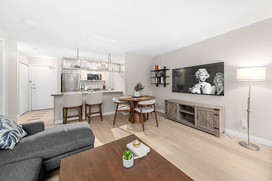 305 1082 Seymour Street Vancouver, BC - 2