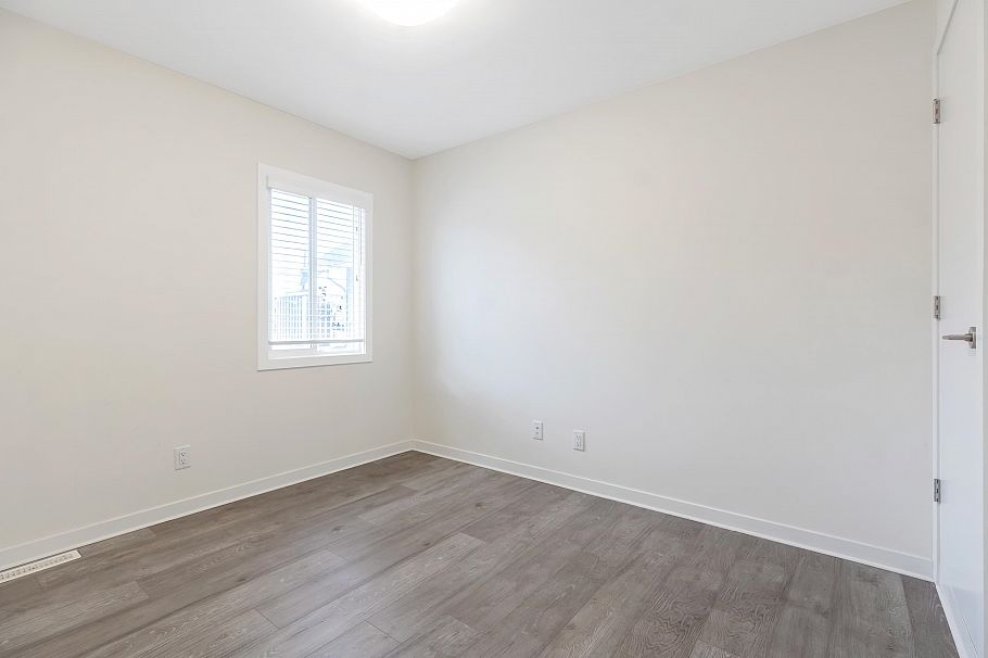 2052 E 41st Avenue Vancouver, BC - 23