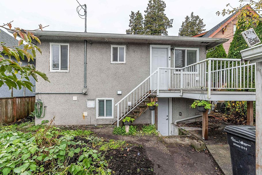 2052 E 41st Avenue Vancouver, BC - 39