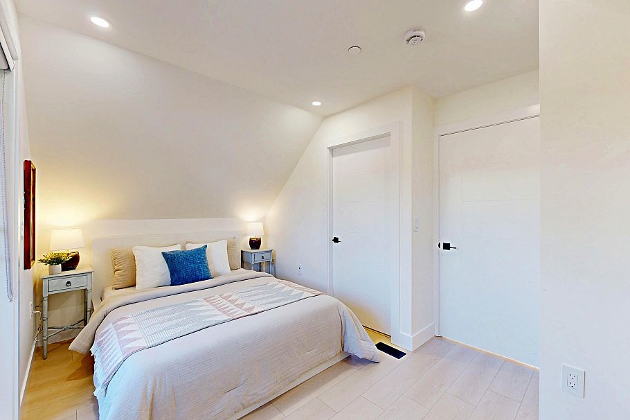 2 3425 Archimedes Street Vancouver, BC - 30