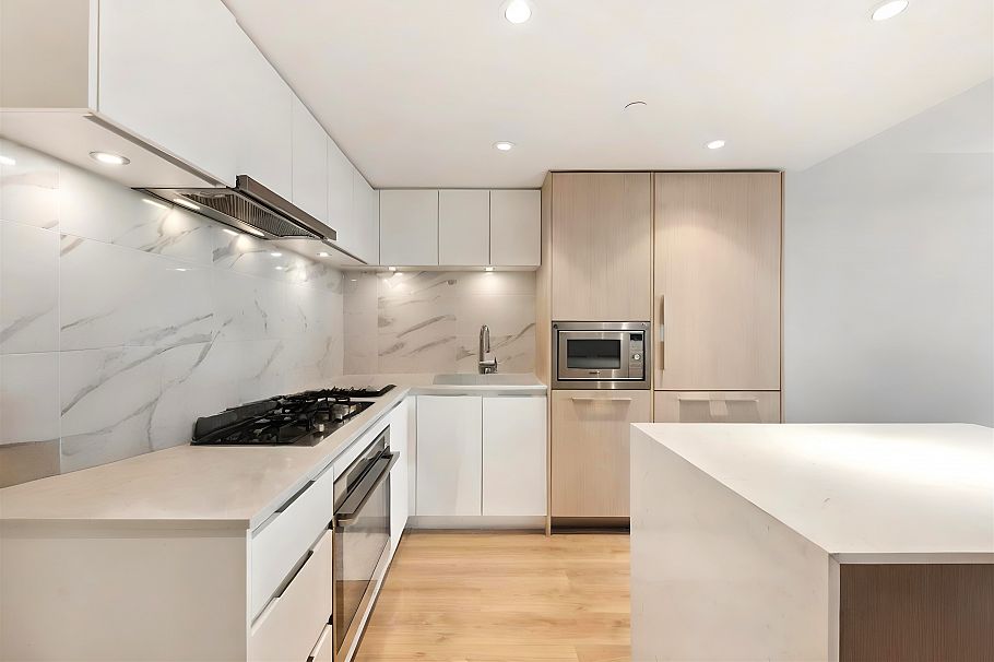 805 1500 Fern Street North Vancouver, BC - 4