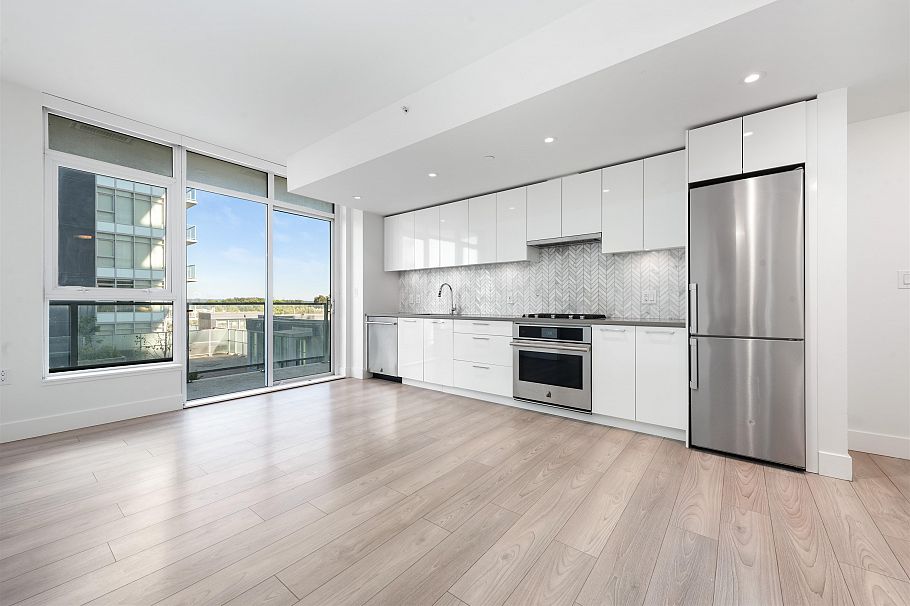 601 8570 Rivergrass Drive Vancouver, BC - 2