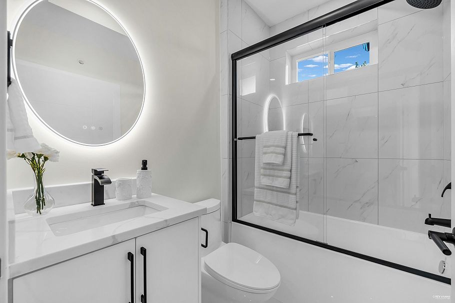 2 2705 East 3rd Avenue Vancouver, BC - 20