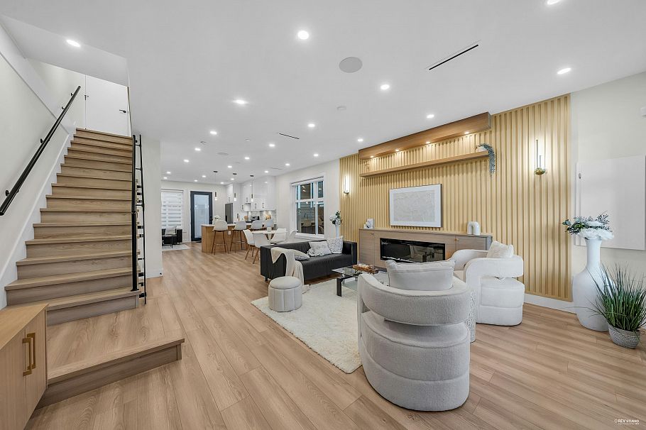 2 2705 East 3rd Avenue Vancouver, BC - 4