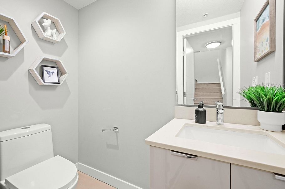 TH8 108 E 8th Street North Vancouver, BC - 16