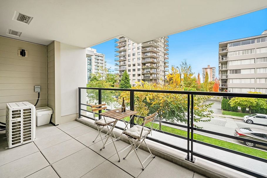 TH8 108 E 8th Street North Vancouver, BC - 24