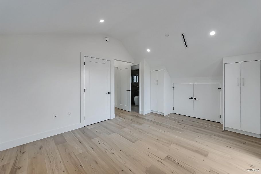 1 150 E 51 Avenue Vancouver, BC - 21