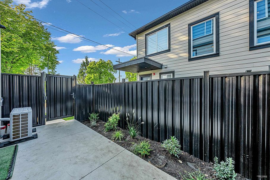 1 2705 East 3rd Avenue Vancouver, BC - 11