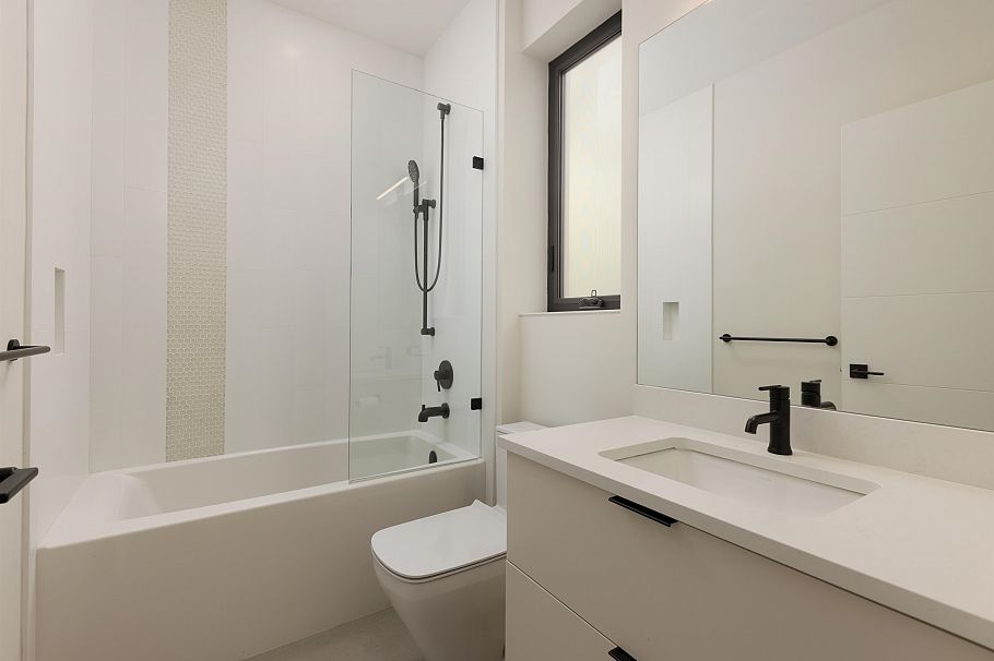 2939 W 15th Avenue Vancouver, BC - 29