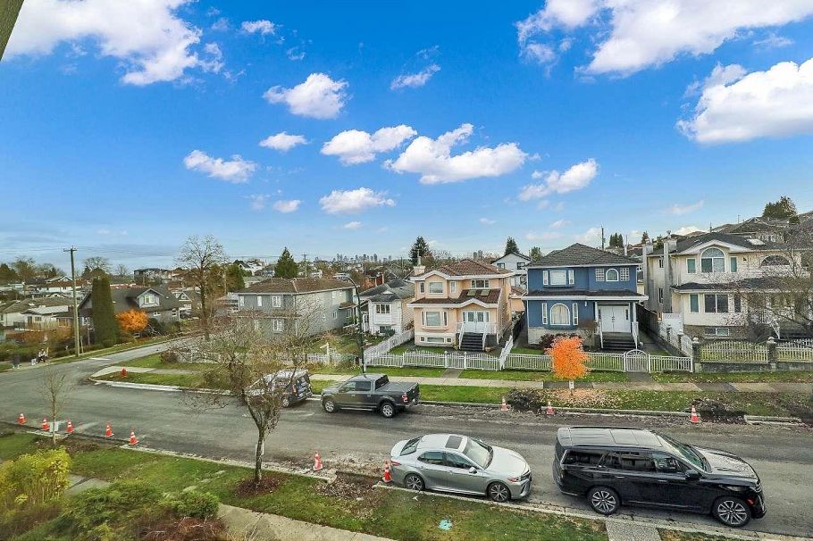 3073 E 3rd Avenue Vancouver, BC - 40