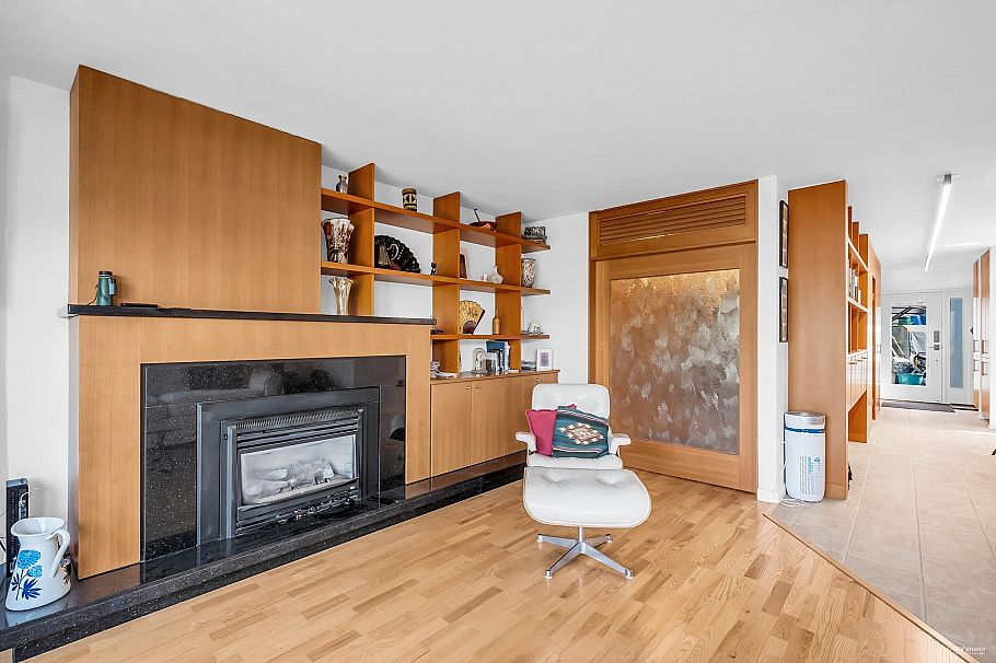 1106 Ironwork Passage Vancouver, BC - 10