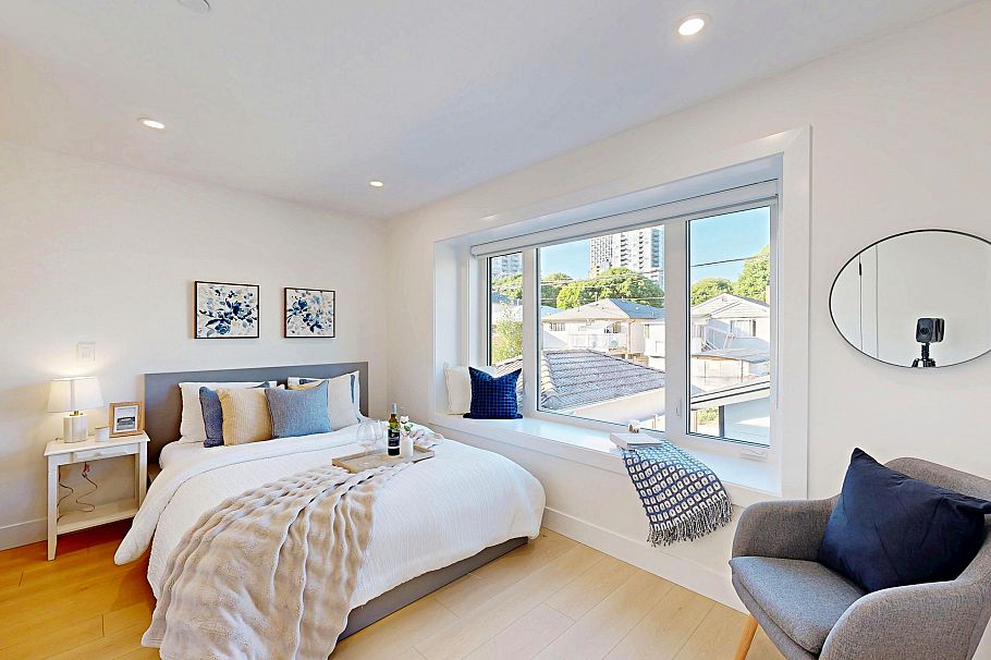 2 3425 Archimedes Street Vancouver, BC - 23