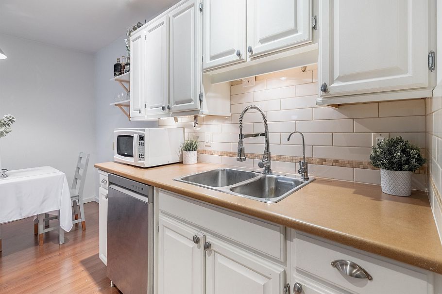 319 206 E 15th Street North Vancouver, BC - 8