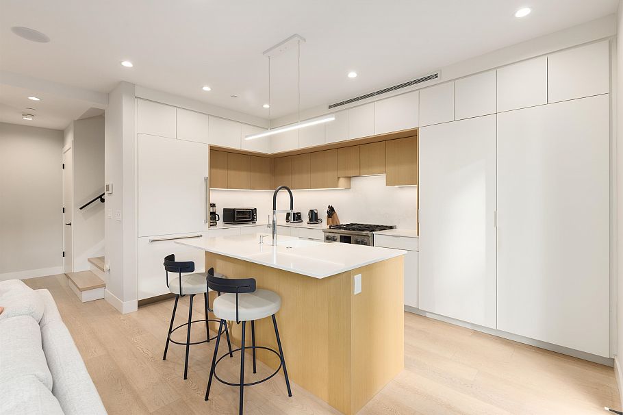 2939 W 15th Avenue Vancouver, BC - 11