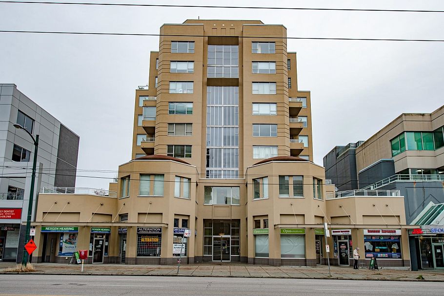 401 1235 W Broadway Vancouver, BC - 32