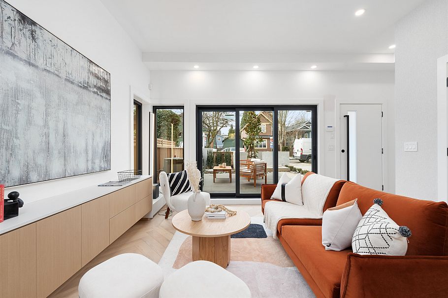 1 3118 Windsor Street Vancouver, BC - 2