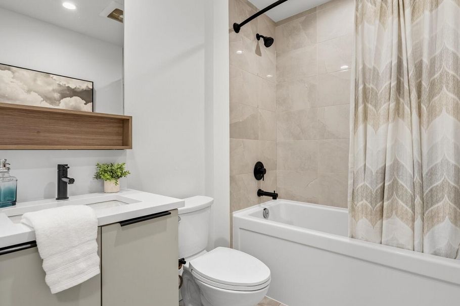 208 2408 Grant Street Vancouver, BC - 14