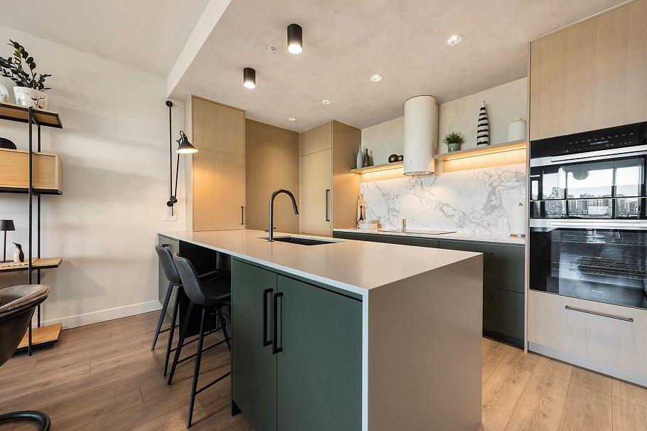 805 1616 Columbia Street Vancouver, BC - 4