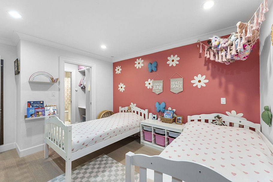 102 1500 Ostler Court North Vancouver, BC - 22